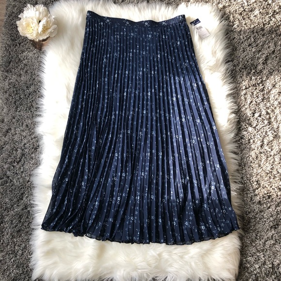 Chaps Dresses & Skirts - XL Navy blue floral long pleated Chaps skirt